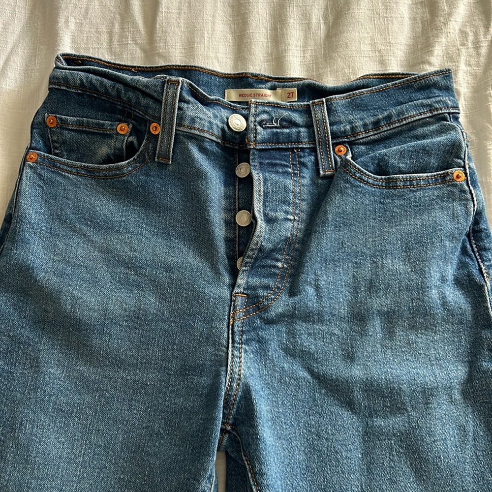 Levi’s size 27 wedgie straight jeans